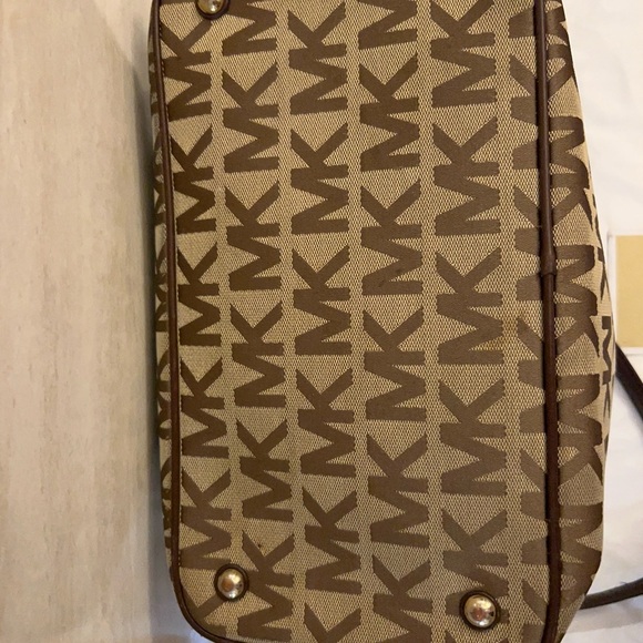 Michael Kors Jet Set Grab Tan and Brown Logo Hobo Tote - Picture 7 of 16